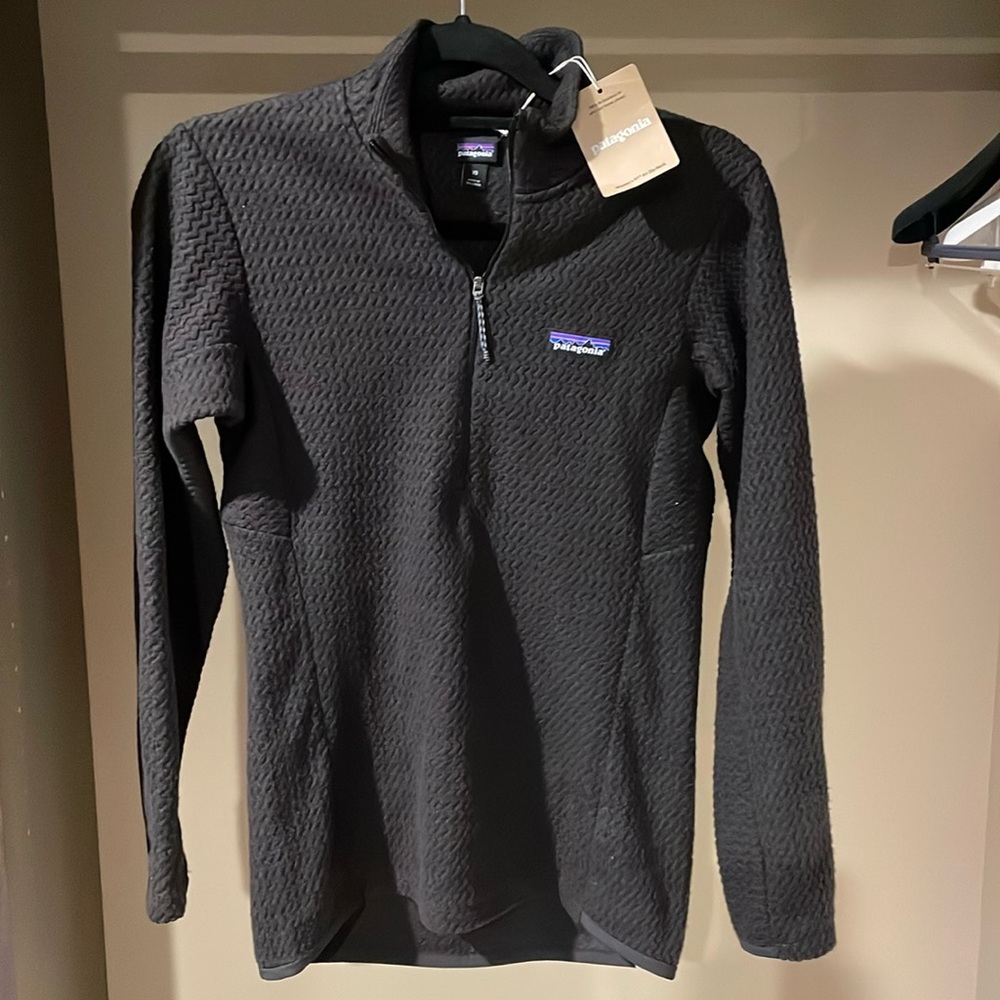 NWT Patagonia Women’s R1 Quarterzip